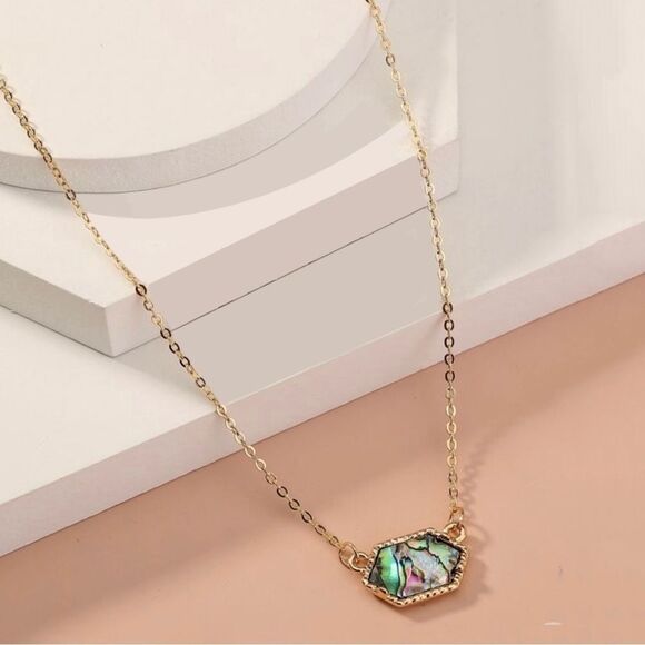 💥🆕💥 Abalone Pendant Necklace - Picture 1 of 6